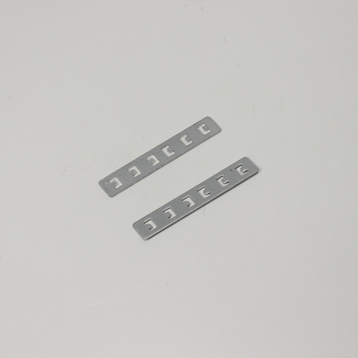 Соединительная пластина MX70 для встраиваемых магнитных треков (1 штука)