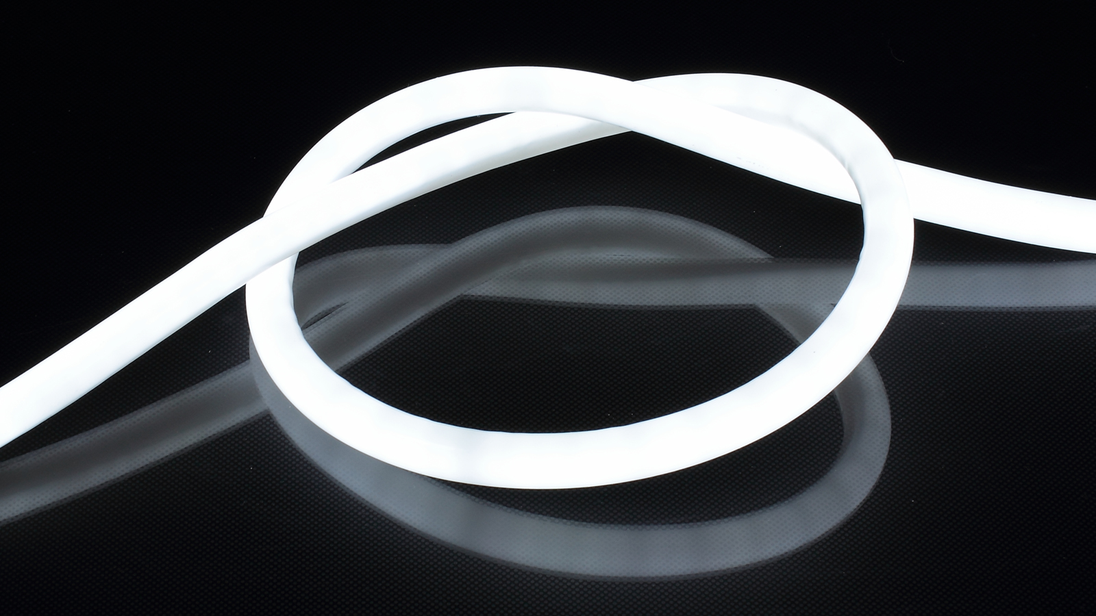 Светодиодный гибкий неон круглый 14мм 220V white LN401 Светодиодный гибкий неон круглый 14мм 220V white LN401