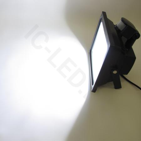 Светодиодный прожектор Standart с датчиком движения V60 (50W, 220V, White)
